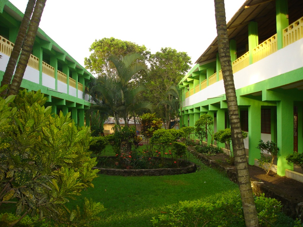 Futuro Vivo School courtyard