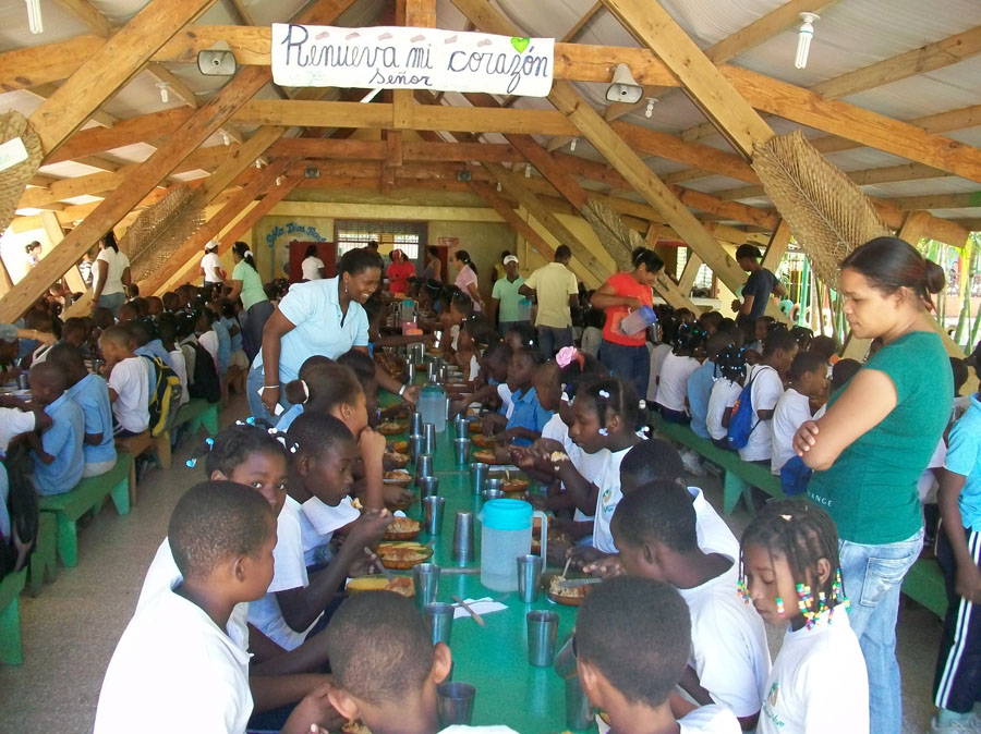 Mealtime at Futuro Vivo