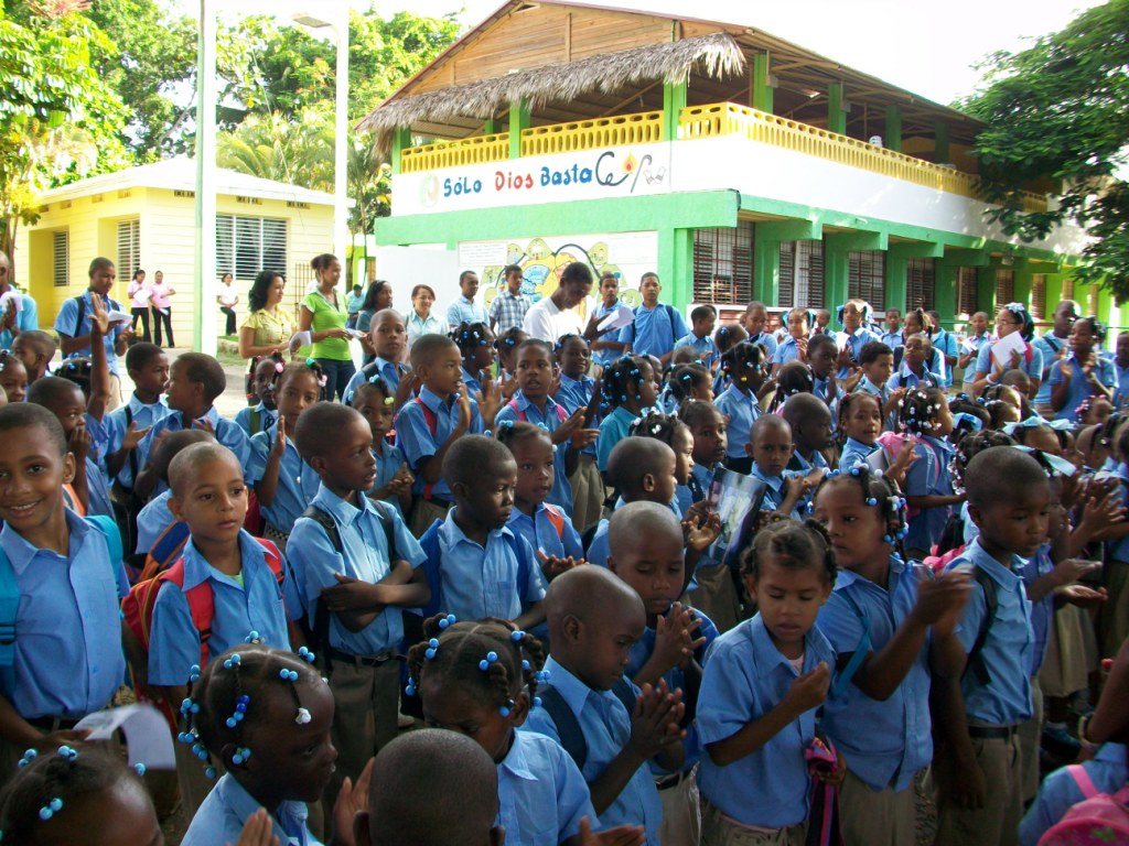 Students at Futuro Vivo School