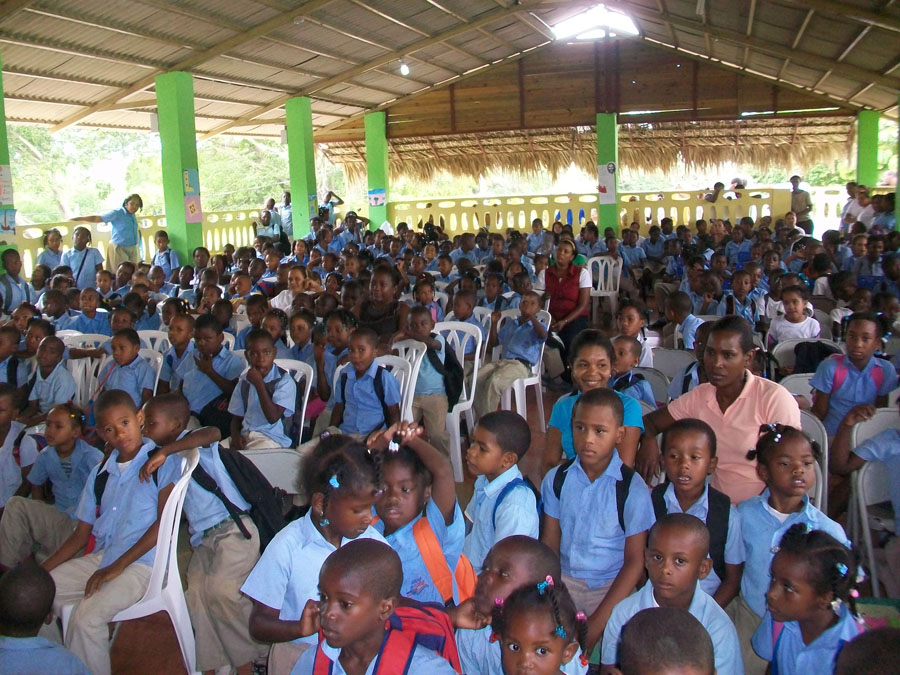 Students at Futuro Vivo School